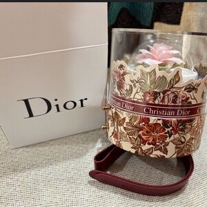 Dior Flameless Aromatherapy
Ornament Acrylic Gift Box